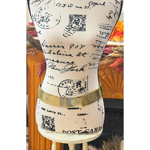 Vtg. 1970s Gold-Tone Stretch Belt Made in Hong Kong Floral Clasp Scalloped Links - Picture 1 of 8